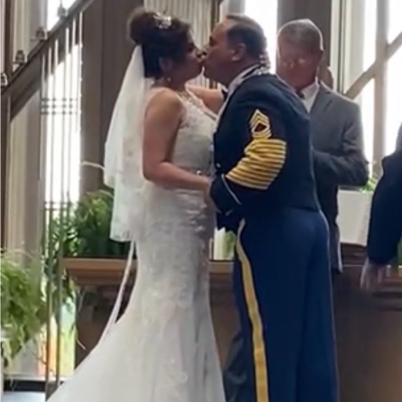 WEDDING VEIL - Picture 6 of 6